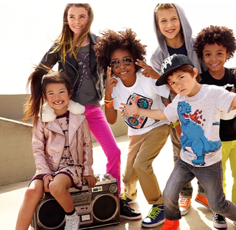 H & M now lets you shop online. Can we get an amen?