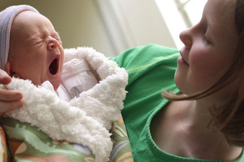 Tips for taking the first family photos with baby: A celebration of motherhood firsts