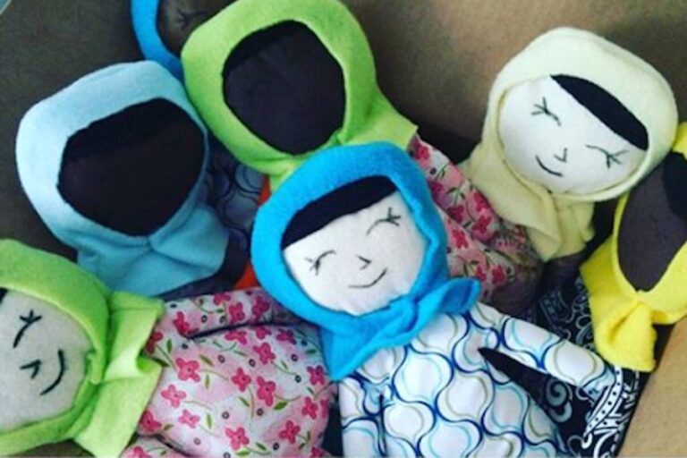 This Muslim mom received an anonymous package filled with handmade hijabi dolls