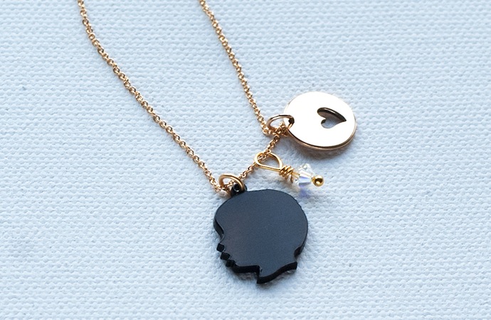 Personalized silhouette gifts that make a mom get out the tissues
